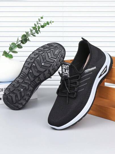 أحذية رياضية كاجوال للرجال، أحذية شبكية قابلة للتنفس وسهلة الارتداء، مقاومة للانزلاق والتآكل للمشي الخارجي للمتوسطي العمر والمسنين (مقاس أصغر من المعتاد بنصف مقاس)