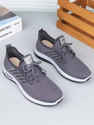 أحذية رياضية كاجوال للرجال ، أحذية رياضية شبكة تنفس ، أحذية مشي خارجية مقاومة للانزلاق وذات متانة ، طراز سهل الارتداء للمتوسطي العمر والمسنين (تصغر بمقاس نصف مقاس)