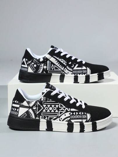 أحذية سكيت للأزواج أنيقة وعملية بنعل مطاطي ، لمسة أنيقة بملمس الطباعة العشوائية بتباين أبيض وأسود ، بنقشة هندسية متميزة مناسبة للارتداء اليومي والرياضة والخارج