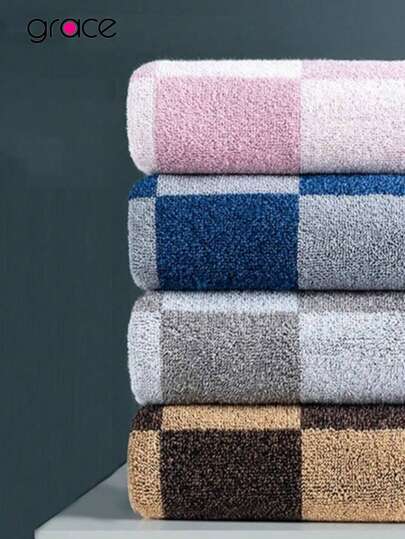 GRACE قطعة واحدة منشفة سميكة عالية الكثافة، مُنتقاة بعناية من القطن الناعم ذات امتصاصية جيدة للماء، لطيفة وغير مُهيّجة، بمقاس 72*34 سم، توفر رعاية حميمة كالعائلة، بنقشة مربعات، مناسبة للحمامات والفنادق والسفر والمناسبات وجميع المواسم