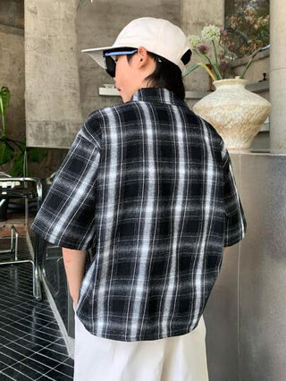 SHEIN قميص كاجوال أكمام قصيرة للمراهقين الذكور، ملابس الشارع الرياضية بطراز البانك روك والكلية، مناسب للارتداء اليومي والحفلات ومهرجانات الموسيقى في الربيع والصيف