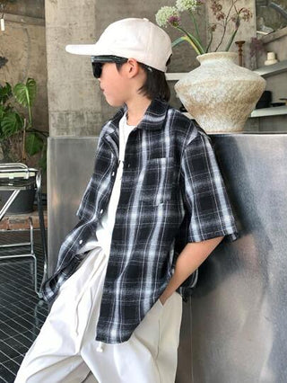 SHEIN قميص كاجوال أكمام قصيرة للمراهقين الذكور، ملابس الشارع الرياضية بطراز البانك روك والكلية، مناسب للارتداء اليومي والحفلات ومهرجانات الموسيقى في الربيع والصيف