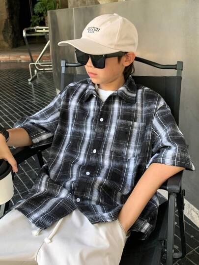 SHEIN قميص كاجوال أكمام قصيرة للمراهقين الذكور، ملابس الشارع الرياضية بطراز البانك روك والكلية، مناسب للارتداء اليومي والحفلات ومهرجانات الموسيقى في الربيع والصيف