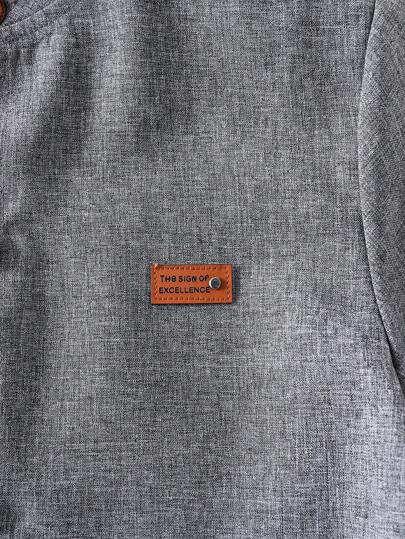 SHEIN 1 قطعة قميص كاجوال اللون الأزرق الأملس بياقة عمودية بأكمام قصيرة مناسب للشباب ذو اللياقة في الربيع والصيف