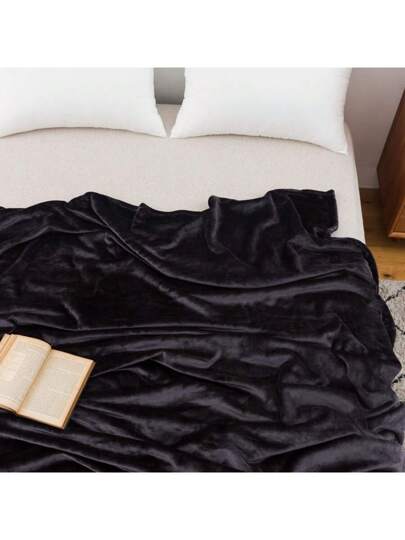 بطانية ملقفة من الفلانيل الخفيف، مصنوعة من 100% بوليستر مُضلّع، ناعمة وفاخرة، خفيفة الوزن للاستخدام على مدار السنة في الأريكة والسرير، تصميم أحادي اللون عصري ومصنوعة بدقة، بقياس 250-300 جرام للمتر المربع