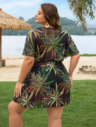 SHEIN CURVE+ 1 بلوزة كبيرة الحجم للنساء بأكمام قصيرة وطباعة عشوائية لتغطية الشاطئ
