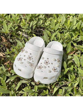 16 قطعة/مجموعة تزيينات لأحذية كلوج والصنادل شكل زهور بيضاء وخرز اصطناعي، تزين أوشحة السيليكون والاكسسوارات DIY، هدايا للمناسبات