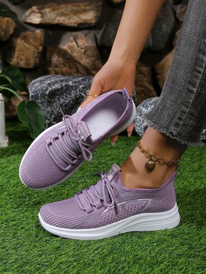 أحذية رياضية نسائية اللون البنفسجي مطبوعة بنقشات معدنية، منسوجة وقابلة للتنفس، مناسبة للمدرسة والعمل والجري والرياضة الخفيفة والتنزه والحفلات والتسوق والتنزه المفترض، أحذية كاجوال بتصميم بسيط