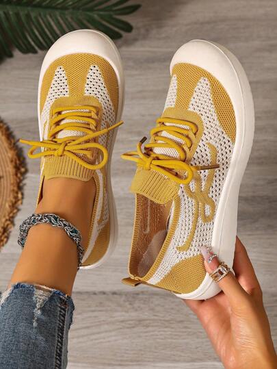 إصدارات 2025 أحذية رياضية نسائية جديدة، أحذية كاجوال بنعل سميك مريحة قابلة للرباط بشكل تنفس، أحذية رياضية كلاسيكية منوعة للاستخدام اليومي مناسبة لأحجام كبيرة، أحذية بيضاء صغيرة