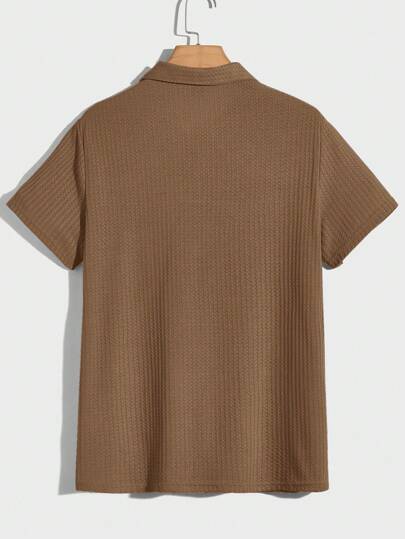 Manfinity RelaxMax قميص بولو رجالي قصير الأكمام بياقة على شكل v، لون أحادي، مناسب للصيف