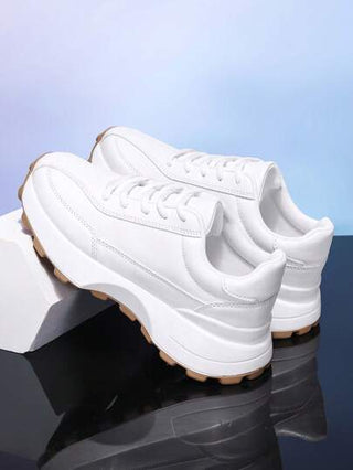 أحذية رياضية كاجوال صيفية جديدة للرجال ذات منظر جلدي منفذ للهواء، أحذية رياضية عصرية للركض