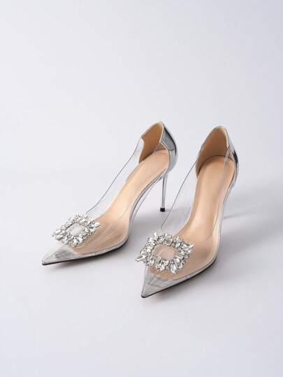 حذاء نسائي ذو كعب عال 9 سم برأس مدبب، مزين بإبزيم بلوري، لون قاعدة فضي شفاف، موديل جديد وصل خريف 2024