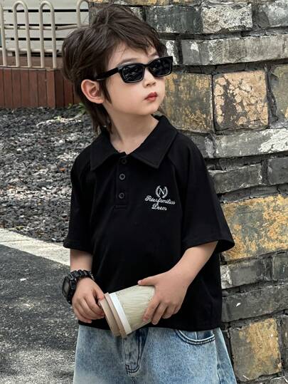 DAZY قميص بولو كم قصير بطباعة أحرف للأطفال الصغار، صيفي