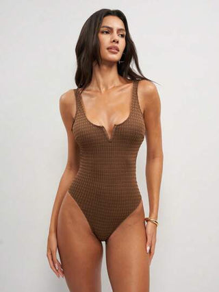 مايوه حريمي قطعة واحدة Swim Basics بذلة سباحة قصيرة لسيدات موديل 2025، منسوجة لون موحد عميقة الصدر، مناسبة للصيف