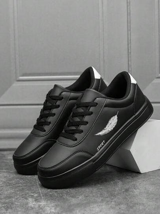 أحذية رجالية عصرية متعددة الألوان بنمط إغلاق بالرباط ذات قاعدة مسطحة للاستخدام اليومي والرسمي؛ وأحذية رياضية-كاجوال للأزواج مطبوعة بنمط الريش، للاستخدام في الهواء الطلق والرياضة والمشي