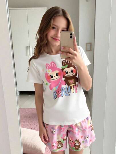 بيجاما طقم بقطعتين - توب أبيض بياقة طاقم وأكمام قصيرة برسومات كارتونية جميلة مع شورت بنفسجي للبنات، ملابس منزلية مريحة وكاجوال
