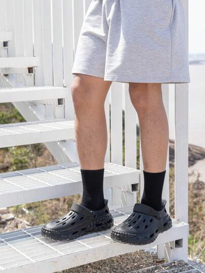 أحذية الرجال أسود سادة مفرّغة، أحذية موضة، صنادل شاطئية صيفية للخارج، نعال مبللة للضفاف، تنفس سريع الجفاف، مانع للانزلاق، مقاوم للبلى