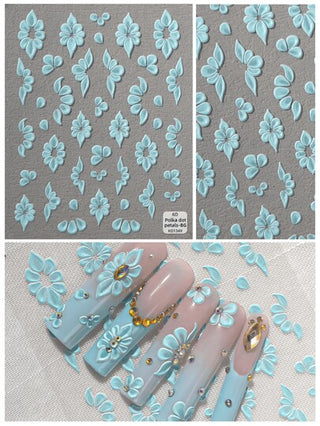 ملصقات أظافر زخرفية مطبوعة باللونين الأزرق والأبيض بتصميم أنيق للبتلات، مزينة بعناصر بارزة مثل الفراشات وأشكال البتلات المفردة، مناسبة ل- DIY للنساء والفتيات كبديل عن المجوهرات الزهرية