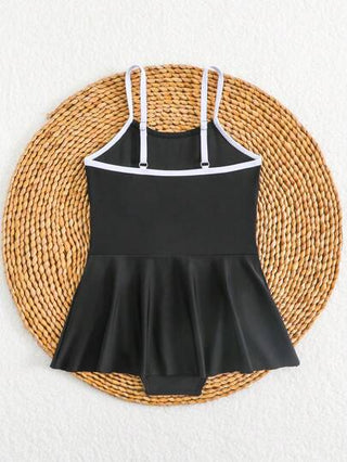 SHEIN قطعة واحدة من ملابس السباحة قطعة واحدة بتصميم فتاة صغيرة مع فتحات جانبية وبلا أكمام