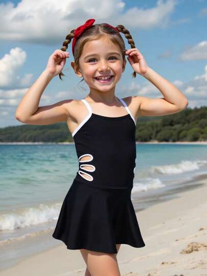 SHEIN قطعة واحدة من ملابس السباحة قطعة واحدة بتصميم فتاة صغيرة مع فتحات جانبية وبلا أكمام