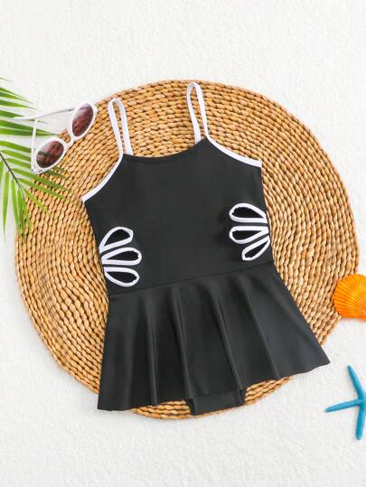 SHEIN قطعة واحدة من ملابس السباحة قطعة واحدة بتصميم فتاة صغيرة مع فتحات جانبية وبلا أكمام