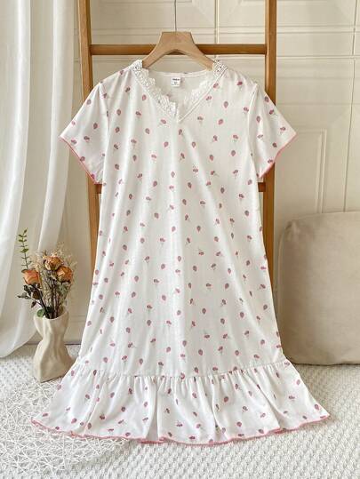 بيجاما فستان نوم فضفاض كاجوال أبيض للبنات ، طوق أبيض من الدانتيل ، فستان قصير بطباعة فراولة جذابة ، ملابس منزلية