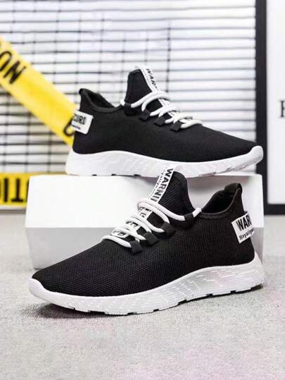 زوج من أحذية الجري الخفيفة المرنة والقابلة للتنفس مع حبال زخرفية مُزَيَّنة بالأزرار، أحذية رياضية مُرَبَّطَة أماميًا (تصميم جانبي عشوائي غير متماثل)