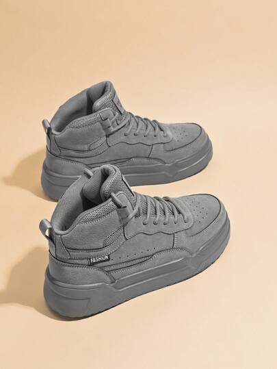 أحذية رياضية كاجوال عصرية عالية الكعب من الجلد الملون الصلب للرجال، مريحة للارتداء اليومي والخارجي والشوارع، تتناسب مع ملابس الشارع الزوجية المسطحة