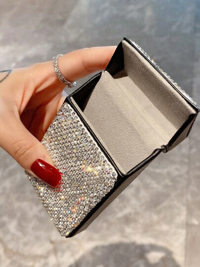 1 علبة سجائر مرصعة بالراين ستون، سعة 20 ، صندوق سجائر ماسي أنيق ، صندوق حفظ ماسي رفيع محمول ،علبة نسائية متميزة للسيارة ، مناسبة للهدايا وديكور الحفلات ، علبة سجائر من الجلد المرصع بالماس ، مناسبة للجنسين