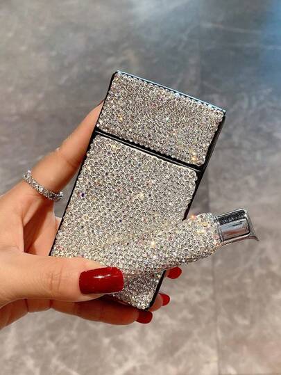 1 علبة سجائر مرصعة بالراين ستون، سعة 20 ، صندوق سجائر ماسي أنيق ، صندوق حفظ ماسي رفيع محمول ،علبة نسائية متميزة للسيارة ، مناسبة للهدايا وديكور الحفلات ، علبة سجائر من الجلد المرصع بالماس ، مناسبة للجنسين