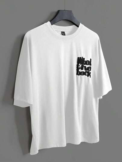 Manfinity EMRG تي شيرت كاجوال بأكمام قصيرة مطبوع عليه حروف للرجال في الصيف