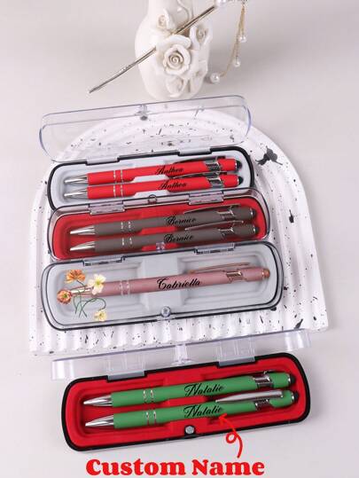 قلم فاخر ناعم باللون ذهبي وردي ذات علبة هدايا، قلم كرة جديد هدية قلم توقيع قلم كرة ذو لمسة مطاطية، قلم فاخر مخصص، قلم هدية للسيدة، عيد الأم ، عيد الأب، منقوش نصوص مخصصة باللازر، العودة للمدرسة، لوازم مدرسية