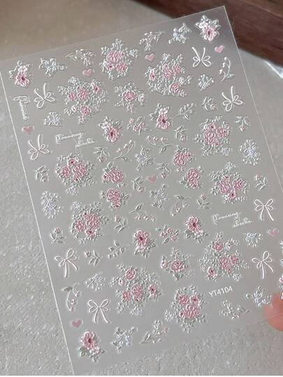 قطعة واحدة ملصقات أظافر زهرة بارزة باللون الوردي الفاتح، وزخارف أظافر مكونة من قلوب وفيونكات جميلة