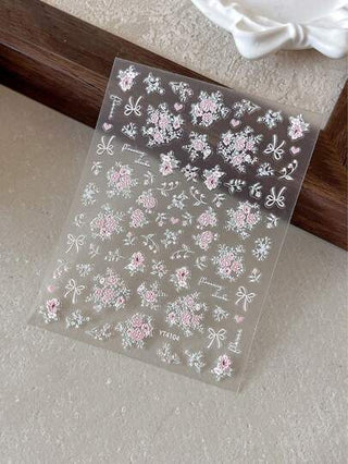 قطعة واحدة ملصقات أظافر زهرة بارزة باللون الوردي الفاتح، وزخارف أظافر مكونة من قلوب وفيونكات جميلة