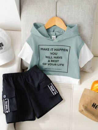 SHEIN طقم بنطلون وتي شيرت للطفل/الطفلة: تي شيرت بكم قصير مطبوع بطباعة حروف كاجوال مبالغ في الحجم مع قلنسوة ، وشورت كارجو ملون بجيوب، مناسب للربيع والصيف