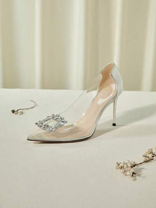 حذاء نسائي ذو كعب عال 9 سم برأس مدبب، مزين بإبزيم بلوري، لون قاعدة فضي شفاف، موديل جديد وصل خريف 2024