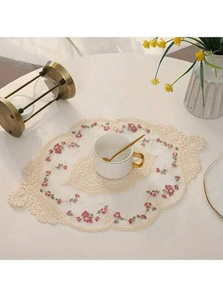 زينة طاولة بقطعة رائعة من الدانتيل البيج مناسبة لديكور الغرفة ووسائل التصوير وزخرفة المكتب