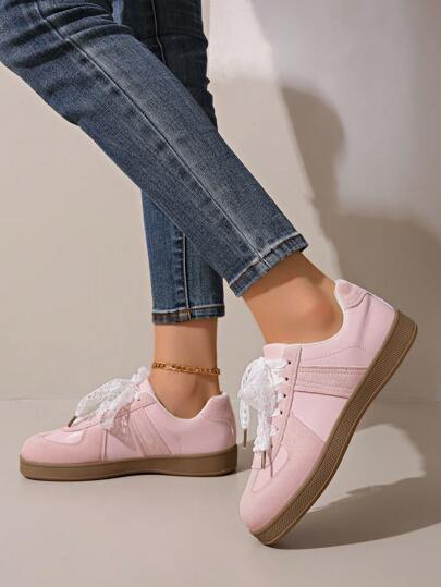 أحذية رياضية كاجوال للنساء، أحذية رياضية أنيقة بطراز كلاسيكي، أحذية تدريب مريحة بنعل مسطح ، أحذية بشريط أصفر للنساء باضافة لمسة موضة