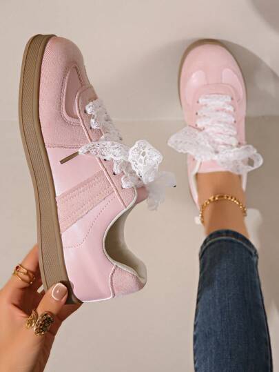 أحذية رياضية كاجوال للنساء، أحذية رياضية أنيقة بطراز كلاسيكي، أحذية تدريب مريحة بنعل مسطح ، أحذية بشريط أصفر للنساء باضافة لمسة موضة