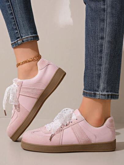 أحذية رياضية كاجوال للنساء، أحذية رياضية أنيقة بطراز كلاسيكي، أحذية تدريب مريحة بنعل مسطح ، أحذية بشريط أصفر للنساء باضافة لمسة موضة