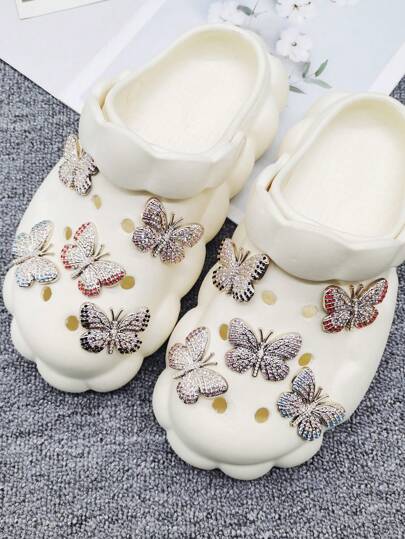 2 زخرفة أحذية على شكل فراشة مصنوعة من راتنج ABS مرصعة بحجارة الراين الملونة، إكسسوارات أحذية فاخرة قابلة للإزالة للنساء، مناسبة للصنادل والأحذية الشاطئية والحقائب، للاستخدام كهدايا في المناسبات كعيد الميلاد وعيد الحب وغيرها (الأحذية غير مشمولة)
