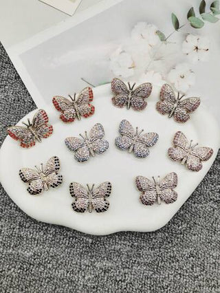 2 زخرفة أحذية على شكل فراشة مصنوعة من راتنج ABS مرصعة بحجارة الراين الملونة، إكسسوارات أحذية فاخرة قابلة للإزالة للنساء، مناسبة للصنادل والأحذية الشاطئية والحقائب، للاستخدام كهدايا في المناسبات كعيد الميلاد وعيد الحب وغيرها (الأحذية غير مشمولة)