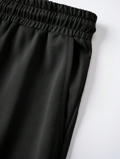 Manfinity Hypemode طقم تي شيرت بياقة طاقم وأكمام قصيرة مطبوع عليه شعار ، وشورت خصر ربطة للرجال