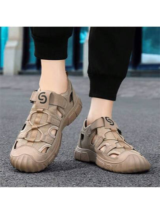 صنادل صيفية للرجال، صنادل شرائح خارجية مصنوعة يدويًا للرجال، أحذية مغلقة مضادة للانزلاق، صنادل شاطئ عصرية ومريحة للرجال (بنمط غير متماثل، خياطة يدوية، اتجاهات الغرز عشوائية)