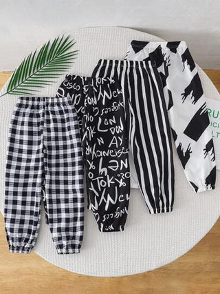 4 قطع حزمة بنطلونات خاصة بالأولاد بخصر مطاطي منسوجة بنقشة منقوشة، طباعة رقمية بخطوط فرشاة غير متناظرة وأحرف إنجليزية، مناسبة للأناقة اليومية والخروجات والسفر والمناسبات والأعياد
