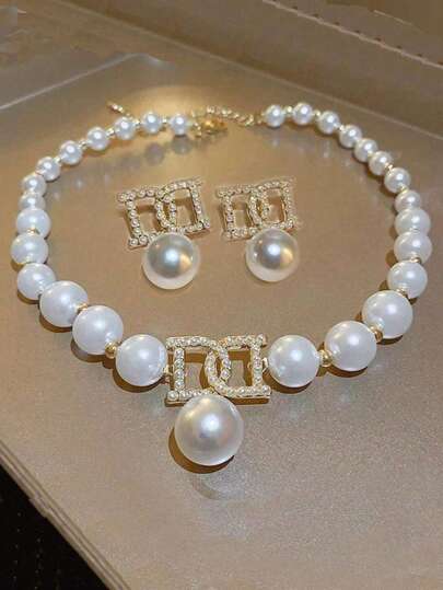 مجموعة 3 قطع مجوهرات فاخرة تشمل قلادة عنق مزينة بأحرف وخرز كبير والأقراط ، اكسسوارات متعددة الاستخدامات هدية صيفية للفتيات