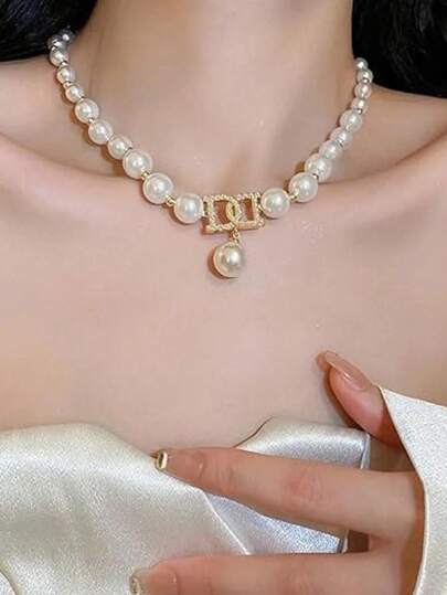 مجموعة 3 قطع مجوهرات فاخرة تشمل قلادة عنق مزينة بأحرف وخرز كبير والأقراط ، اكسسوارات متعددة الاستخدامات هدية صيفية للفتيات