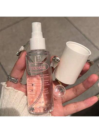 هناك 3 أنواع من العطور المتوفرة, 1 قطعة/75مل/2.5 أونصة سائل رش ملابس بعطر الخوخ والزنبق، له رائحة بسيطة وطويلة الأمد، مناسب لغرفة النوم والخزانة والحمام لإزالة الروائح والتعطير، هدايا للعطلات والأعياد والتخرج، محمول