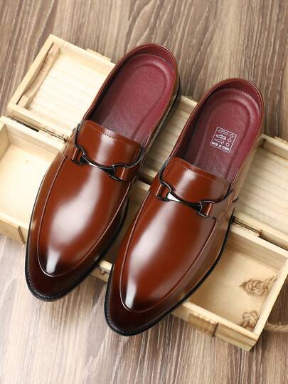 زوج من أحذية رجالي بأسلوب كوري بنسق مدبب وزحلقة بدون ربط جلدية نصف مفرغة، تصميم جديد منخفض القطع مضاد للانزلاق للأعمال والكاجوال