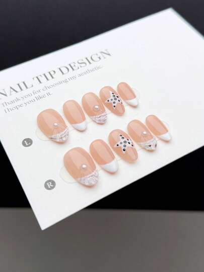 10 قطع من ألسنة الأظافر القصيرة ذات الشكل اللوزي اليدوية، بطراز أنيق وعصري، مزخرفة باللون الأبيض مع نقوش هيكل اللؤلؤ والنجوم على أرضية نقاط سوداء، بطريقة فرنسية غير منتظمة على قاعدة الأظافر ال- nude، مجموعة تزيين أظافر أنيقة للسيدات والفتيات